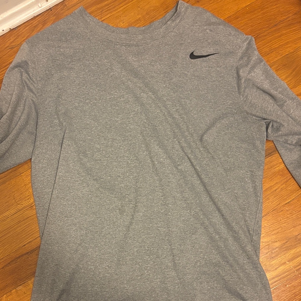 Nike womens Heather Gray Long Sleeve Tee